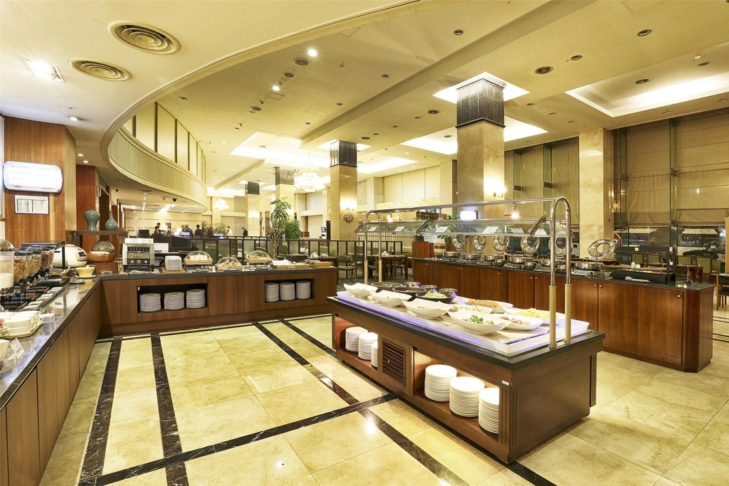 Dining - Patio Restaurant