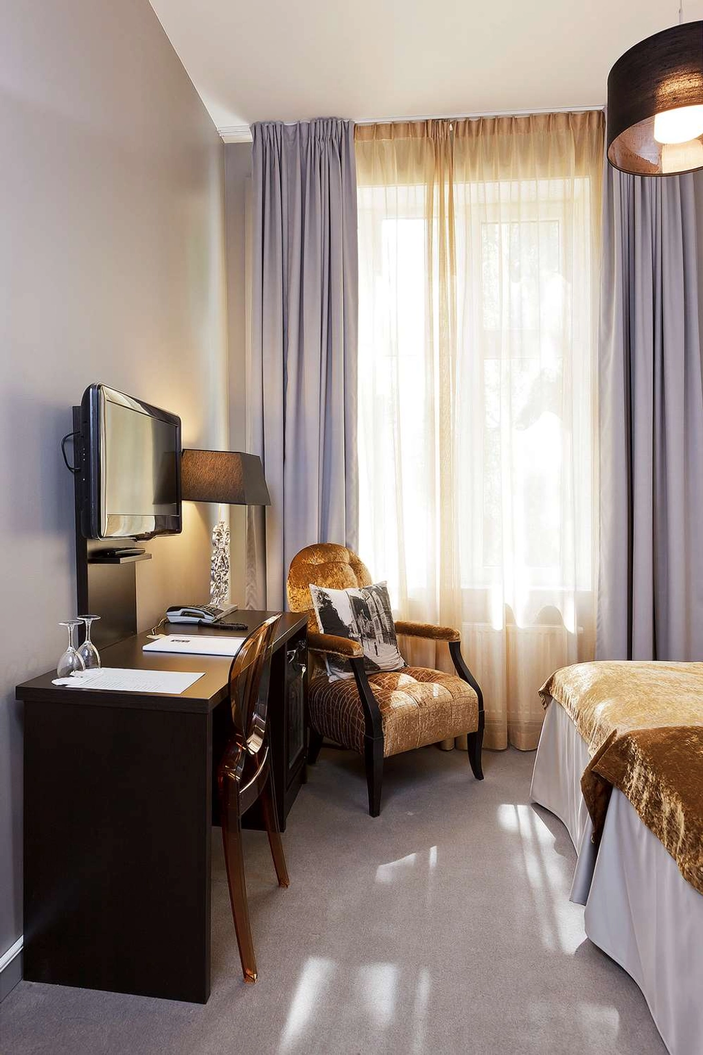 Guest Room with Two Twin Beds