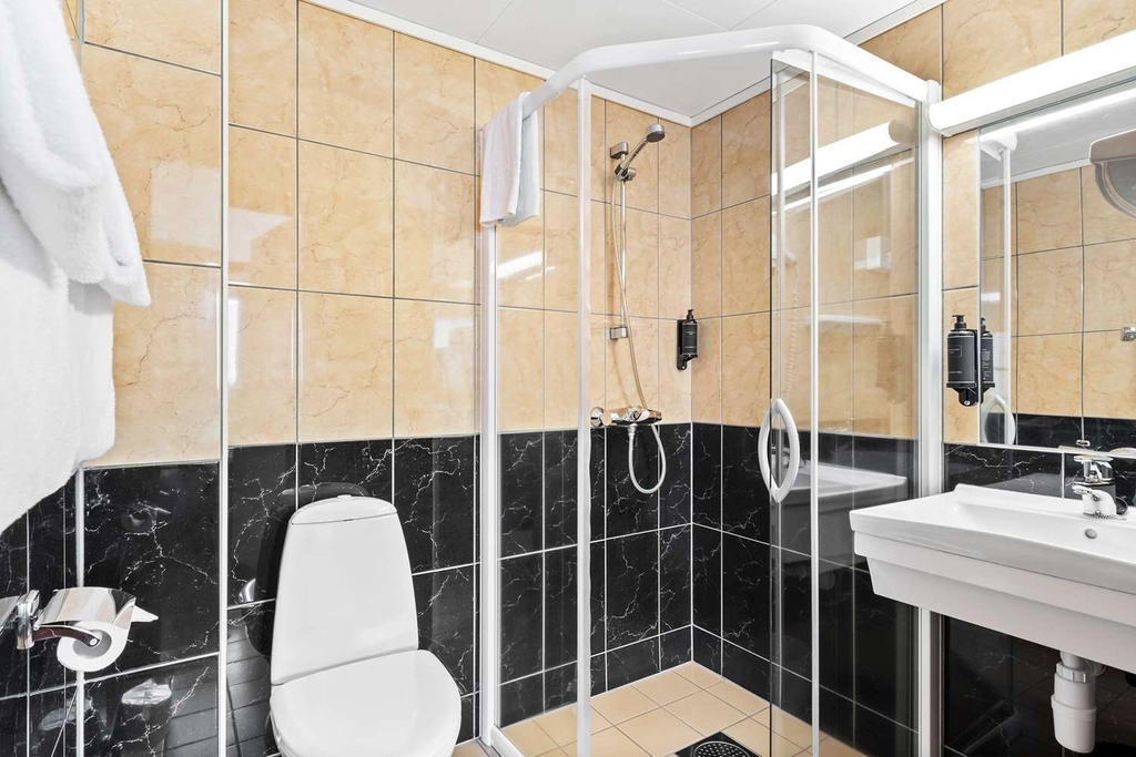 Laegreid bathroom