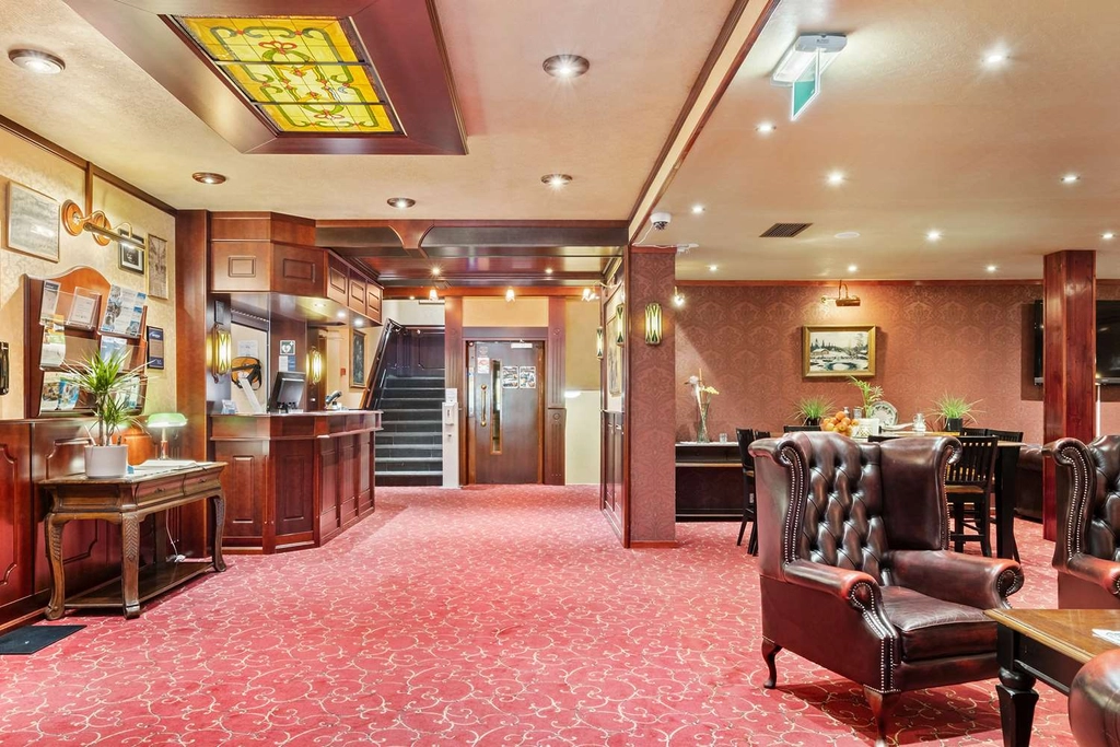 Laegreid lobby area