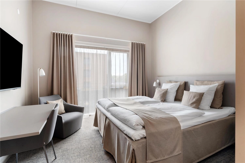 Comfort room queenbed