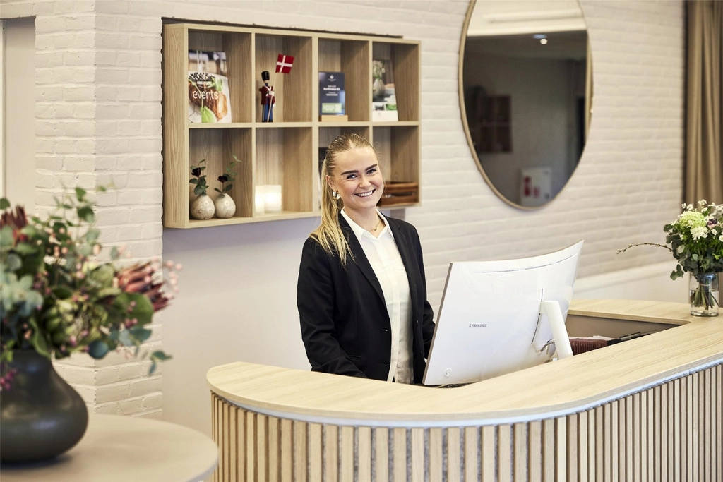 24 hour Reception Service