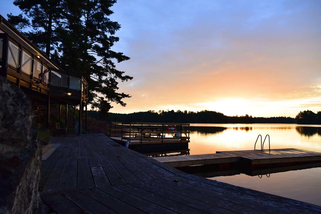 Best Western Ullinge lake summer night