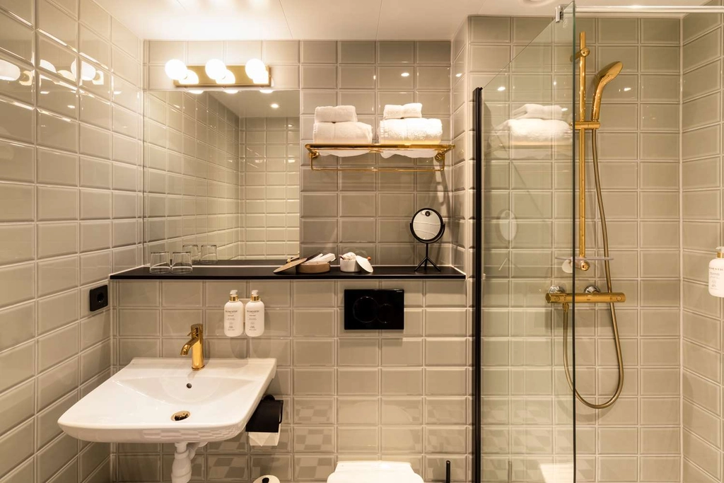 Bathroom Guest Room
