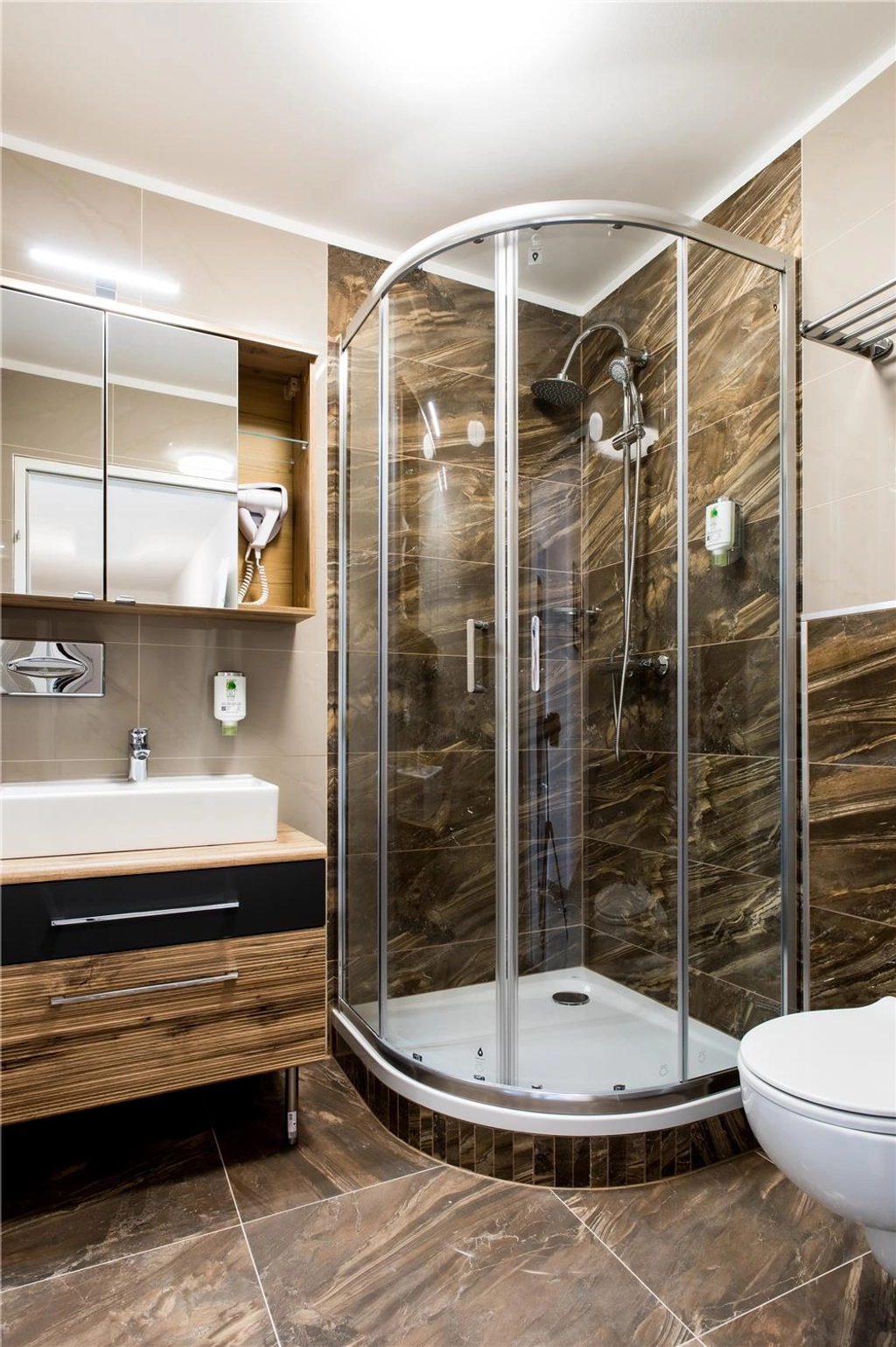 Guest room bath