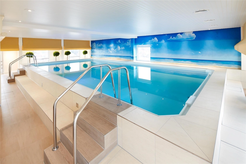 Pool - indoor