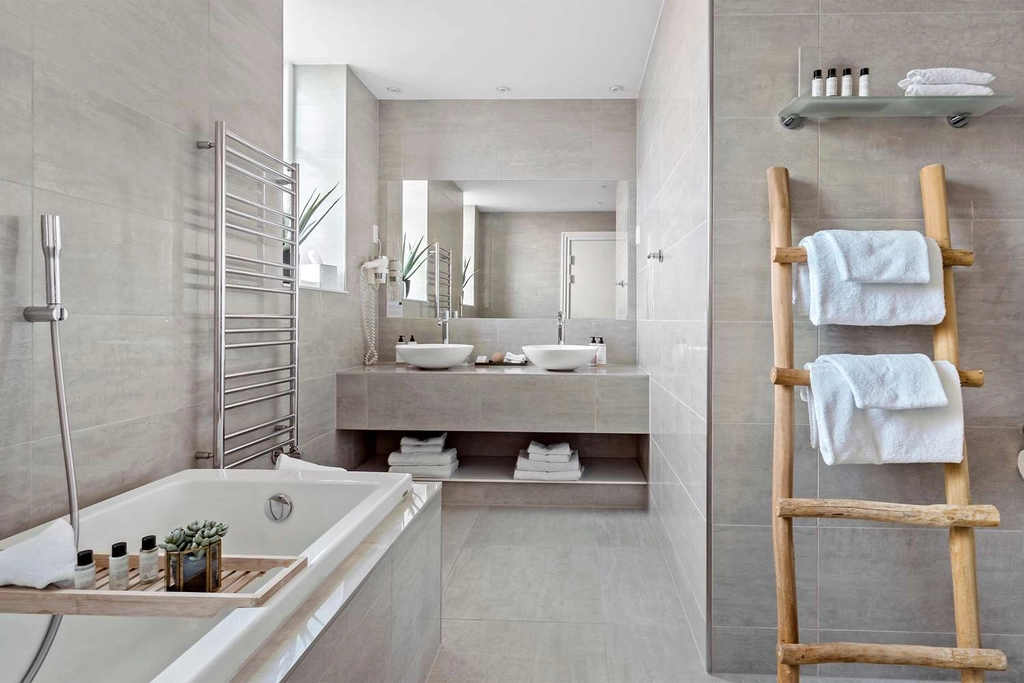 BW Hebron Suite Bathroom