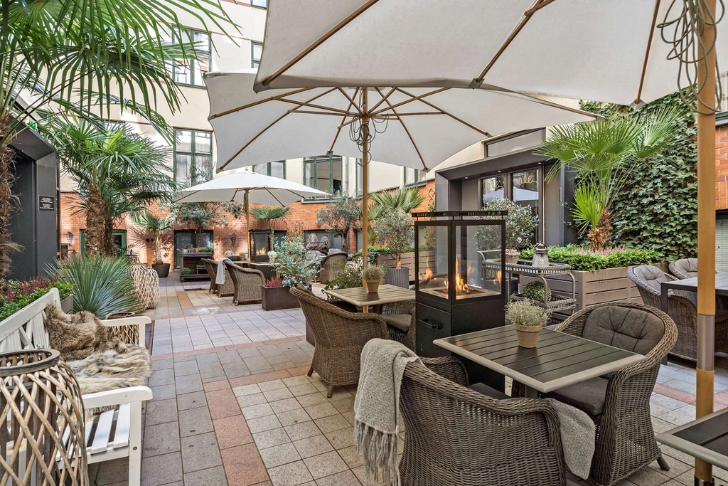 BW Hebron outdoor lounge
