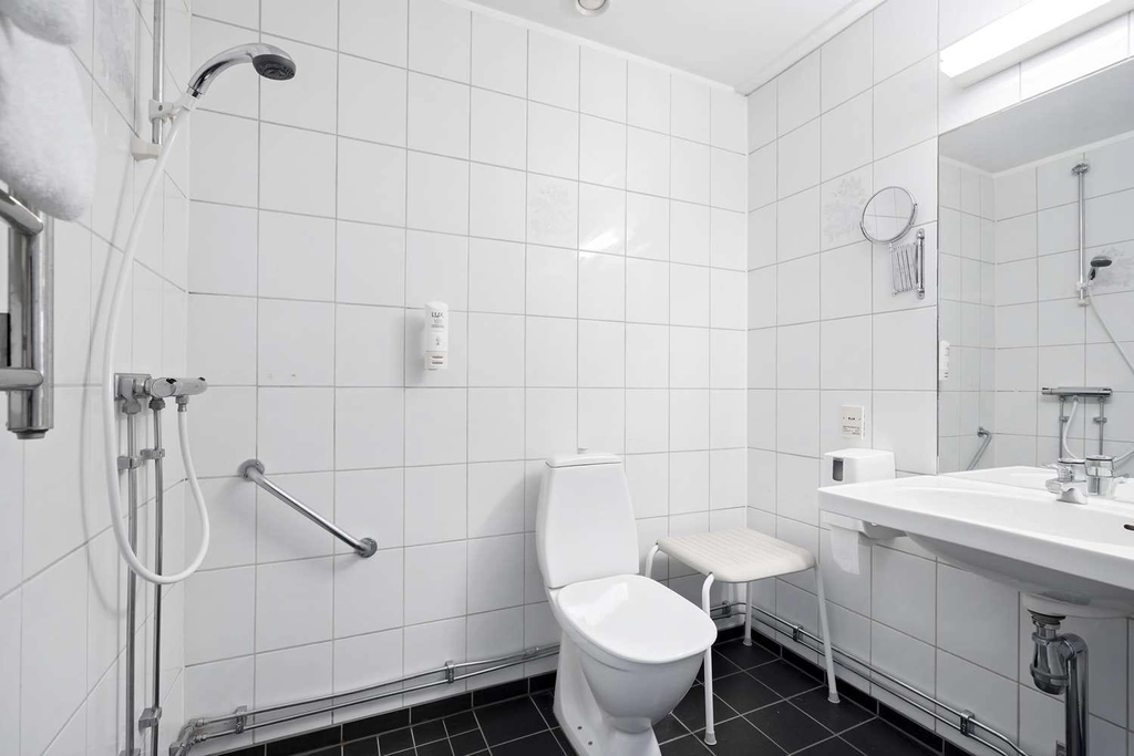 Twin Standard accessible bath BW Hotell Ljungby