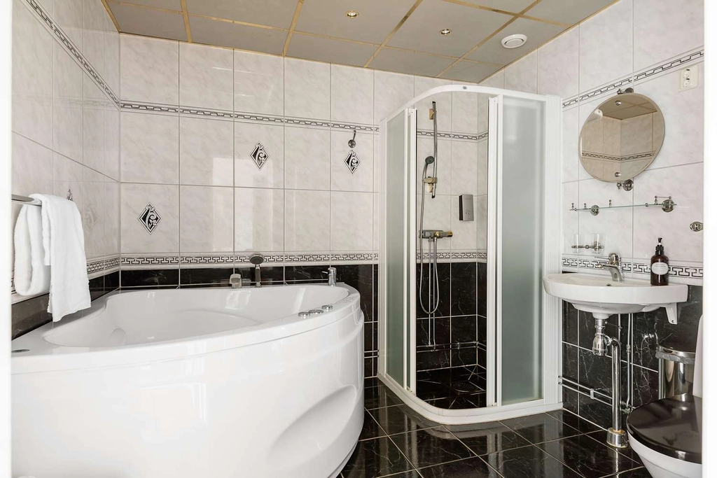 Deluxe king bath jettub BW jaby Herrg rd
