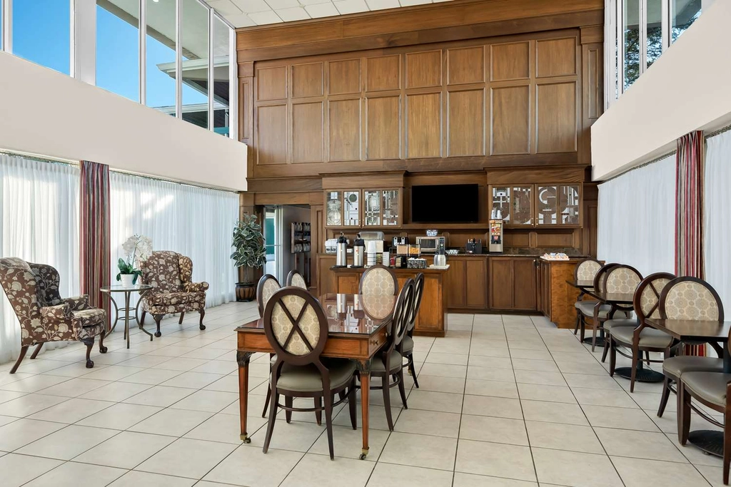 BW SureStay Plus Wilmington DE BreakfastArea