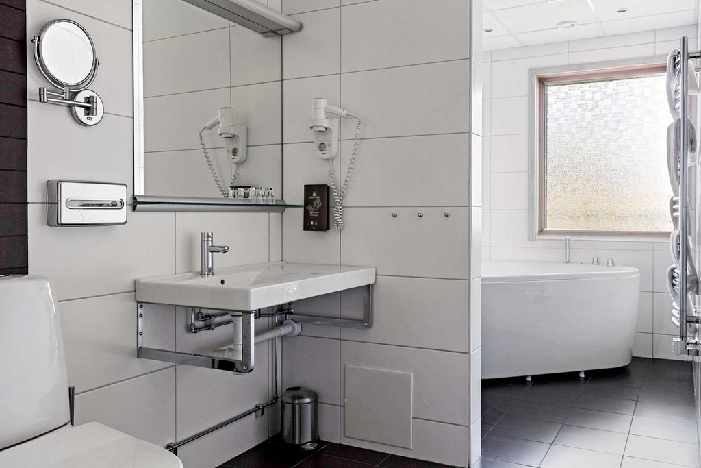 King bathroom BW R dmannen